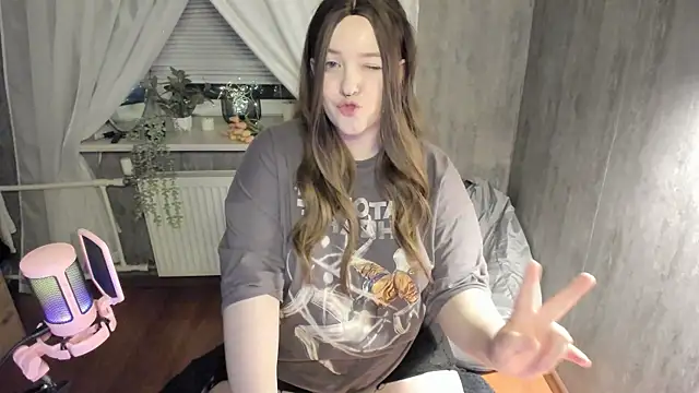 Snapshot of Sophia_Edwards chatting on 1, 2, 2025 Sophia Edwards online show from 1, 2, 2025
