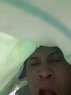 Snapshot of boyhot23x chatting on 7, 4, 2026 boyhot23x online show from 7, 4, 2026