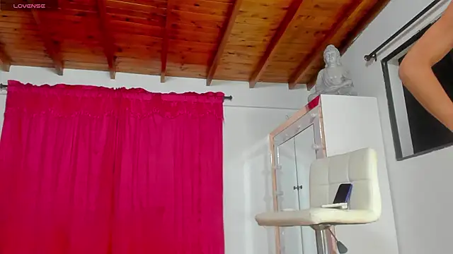 Snapshot of emily_hornett chatting on 28, 2, 2026 emily hornett online show from 28, 2, 2026