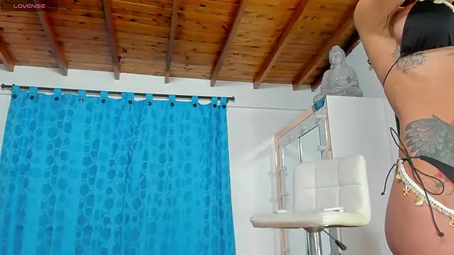 Snapshot of emily_hornett chatting on 7, 4, 2026 emily hornett online show from 7, 4, 2026