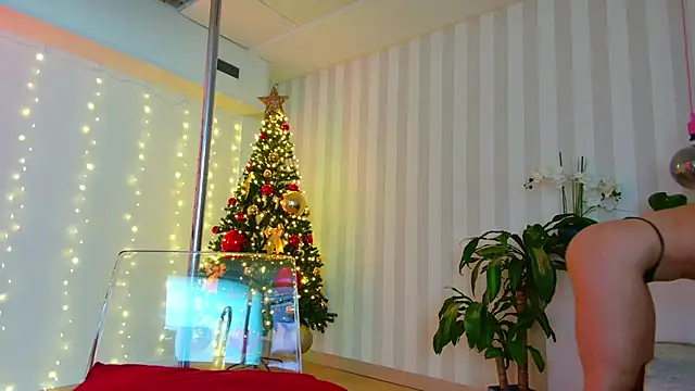 Snapshot of girl_nextd00r chatting on 13, 12, 2024 girl nextd00r online show from 13, 12, 2024