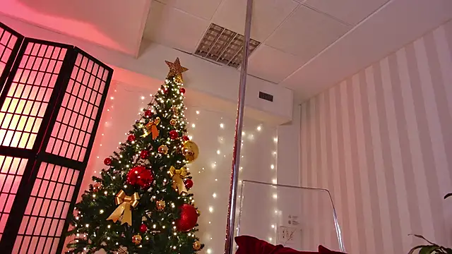 Snapshot of girl_nextd00r chatting on 14, 12, 2024 girl nextd00r online show from 14, 12, 2024