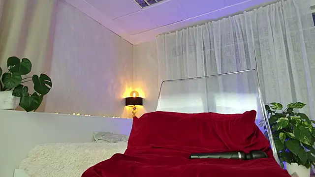 Snapshot of girl_nextd00r chatting on 18, 12, 2024 girl nextd00r online show from 18, 12, 2024