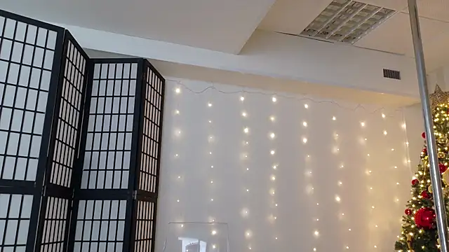 Snapshot of girl_nextd00r chatting on 30, 12, 2024 girl nextd00r online show from 30, 12, 2024