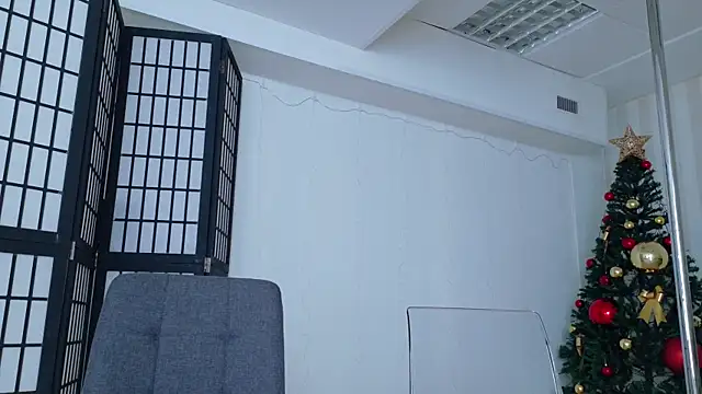 Snapshot of girl_nextd00r chatting on 4, 1, 2025 girl nextd00r online show from 4, 1, 2025