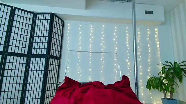 Snapshot of girl_nextd00r chatting on 5, 2, 2025 girl nextd00r online show from 5, 2, 2025