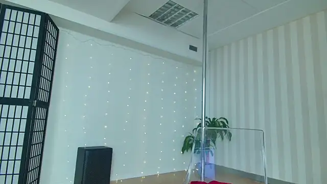 Snapshot of girl_nextd00r chatting on 6, 2, 2025 girl nextd00r online show from 6, 2, 2025