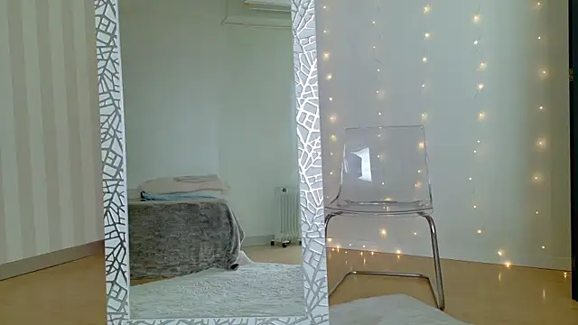 Snapshot of girl_nextd00r chatting on 6, 3, 2025 girl nextd00r online show from 6, 3, 2025