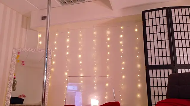 Snapshot of girl_nextd00r chatting on 14, 3, 2025 girl nextd00r online show from 14, 3, 2025