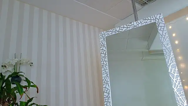 Snapshot of girl_nextd00r chatting on 19, 3, 2025 girl nextd00r online show from 19, 3, 2025