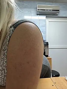 SabinaSweety online show from 4, 12, 2025