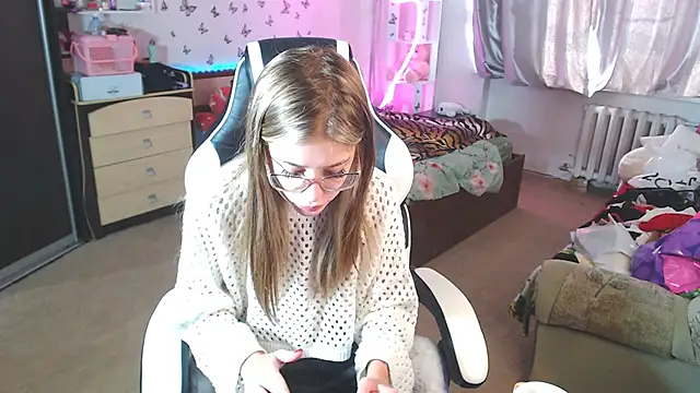 Kira honeyy online show from 6, 3, 2025