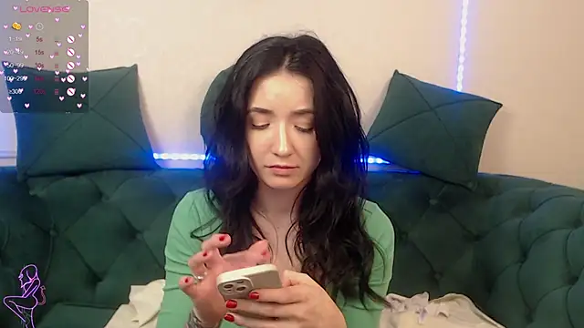 Snapshot of GlamKate chatting on 5, 3, 2025 GlamKate online show from 5, 3, 2025