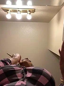 Snapshot of MzParker chatting on 17, 12, 2024 MzParker online show from 17, 12, 2024