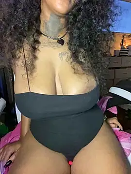 Snapshot of MzParker chatting on 18, 2, 2025 MzParker online show from 18, 2, 2025