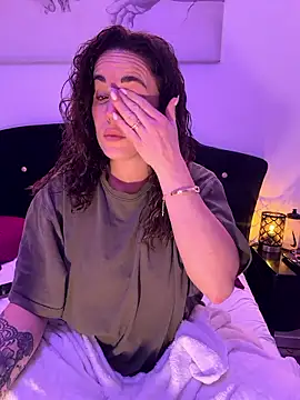 Clara-xoxo online show from 9, 1, 2026