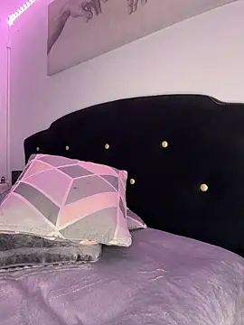 Clara-xoxo online show from 27, 3, 2026