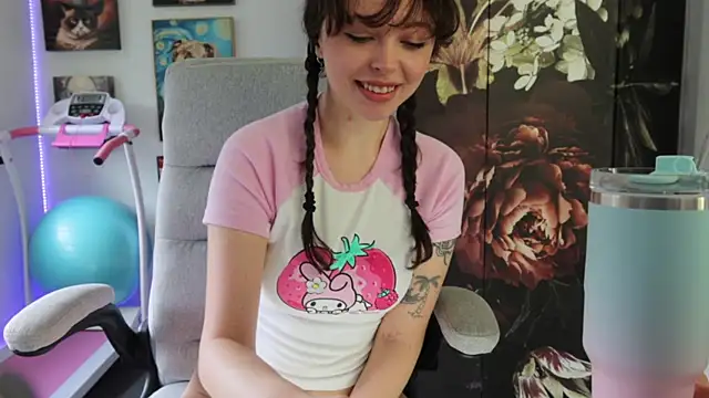 Snapshot of makiyahbelle chatting on 6, 2, 2025 makiyahbelle online show from 6, 2, 2025