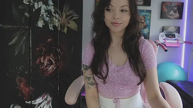 Snapshot of makiyahbelle chatting on 16, 12, 2025 makiyahbelle online show from 16, 12, 2025