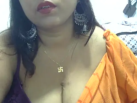 Snapshot of ROSEE_MERRYYYY chatting on 18, 4, 2026 ROSEE MERRYYYY online show from 18, 4, 2026