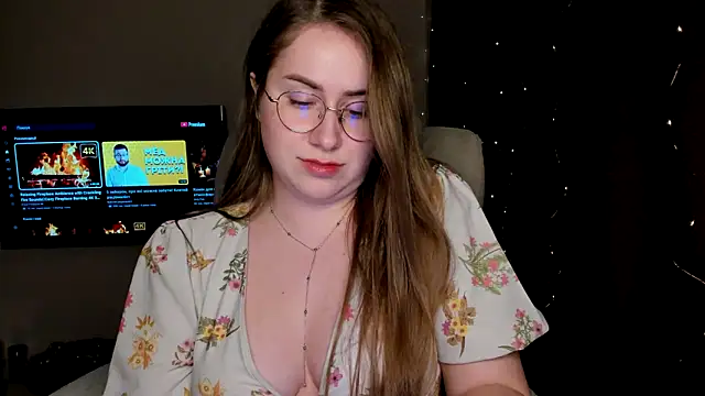 Snapshot of SeasonalSomeone chatting on 6, 3, 2025 SeasonalSomeone online show from 6, 3, 2025