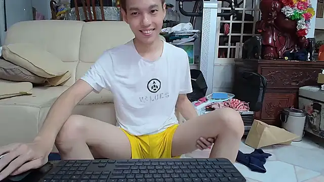 Snapshot of andrewooi chatting on 7, 1, 2025 andrewooi online show from 7, 1, 2025