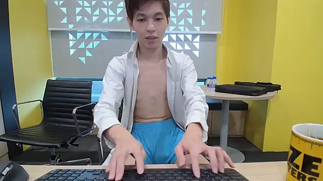 Snapshot of andrewooi chatting on 25, 7, 2026 andrewooi online show from 25, 7, 2026