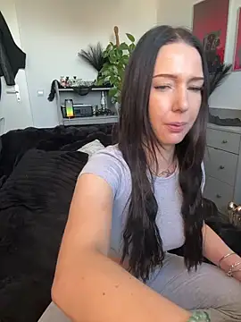 Trixie-Tainted online show from 15, 4, 2026