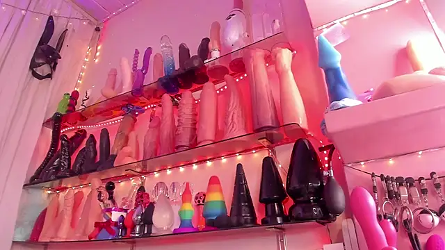 Snapshot of christymilkk chatting on 16, 12, 2024 christymilkk online show from 16, 12, 2024