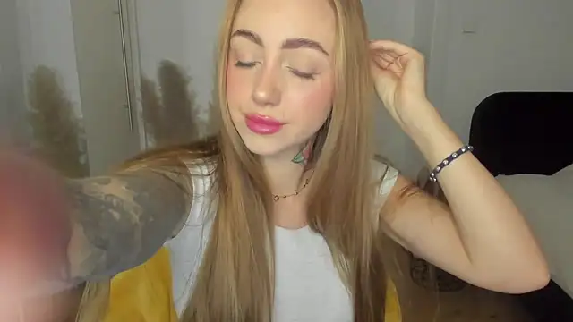 Snapshot of sexyCoralie chatting on 17, 3, 2026 sexyCoralie online show from 17, 3, 2026