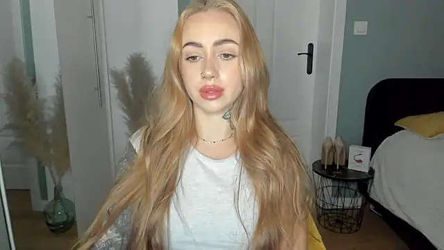 Snapshot of sexyCoralie chatting on 10, 4, 2026 sexyCoralie online show from 10, 4, 2026