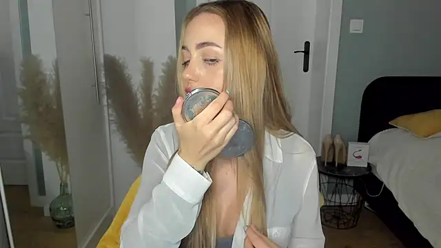 Snapshot of sexyCoralie chatting on 29, 4, 2026 sexyCoralie online show from 29, 4, 2026