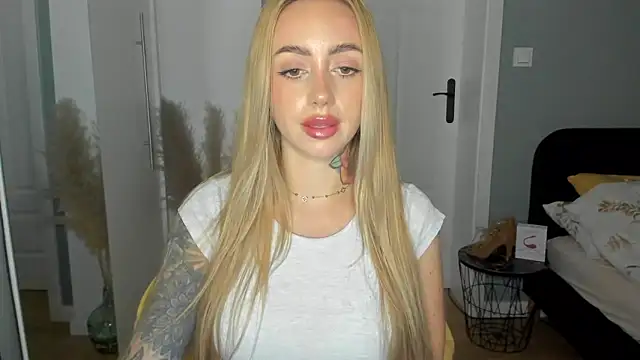 Snapshot of sexyCoralie chatting on 11, 6, 2026 sexyCoralie online show from 11, 6, 2026