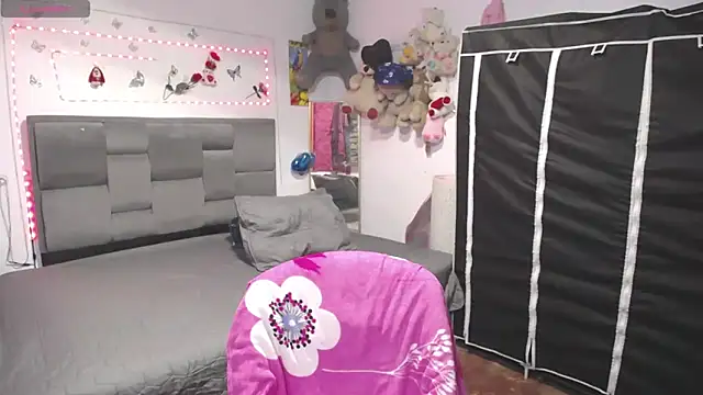 Snapshot of Sharloth_milf chatting on 17, 5, 2026 Sharloth milf online show from 17, 5, 2026