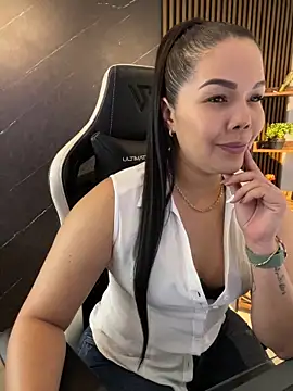 KellyBrooklyn  online show from 11, 4, 2026