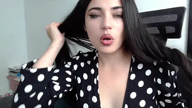 Snapshot of Honey_Aynur20 chatting on 5, 1, 2025 Honey Aynur20 online show from 5, 1, 2025
