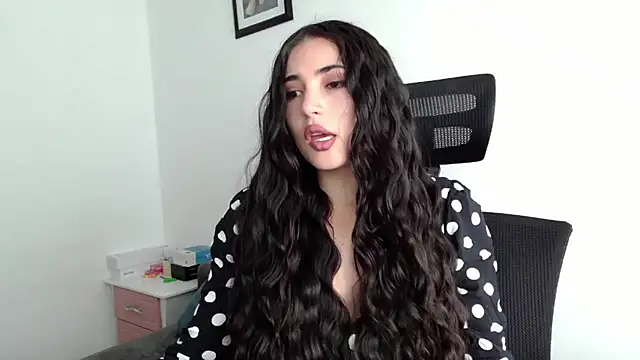 Snapshot of Honey_Aynur20 chatting on 2, 2, 2025 Honey Aynur20 online show from 2, 2, 2025
