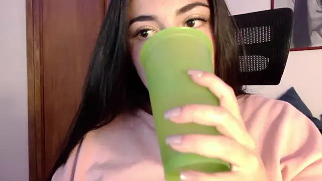 Snapshot of Honey_Aynur20 chatting on 10, 9, 2025 Honey Aynur20 online show from 10, 9, 2025