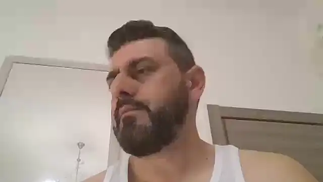 Snapshot of ChiIul11 chatting on 5, 4, 2026 ChiIul11 online show from 5, 4, 2026