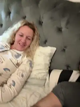 Snapshot of ChiIul11 chatting on 7, 4, 2026 ChiIul11 online show from 7, 4, 2026