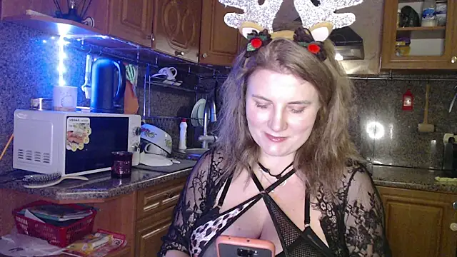 Snapshot of LizaCakes chatting on 6, 1, 2025 LizaCakes online show from 6, 1, 2025