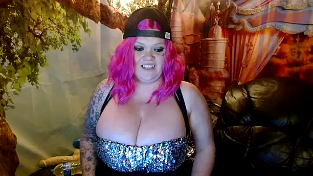 HoneyChambers online show from 11, 11, 2025