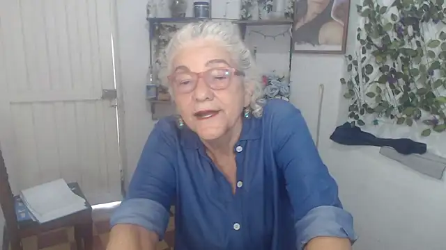Snapshot of FunnyGrandma chatting on 18, 1, 2026 FunnyGrandma online show from 18, 1, 2026