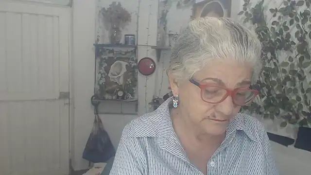 Snapshot of FunnyGrandma chatting on 2, 2, 2026 FunnyGrandma online show from 2, 2, 2026