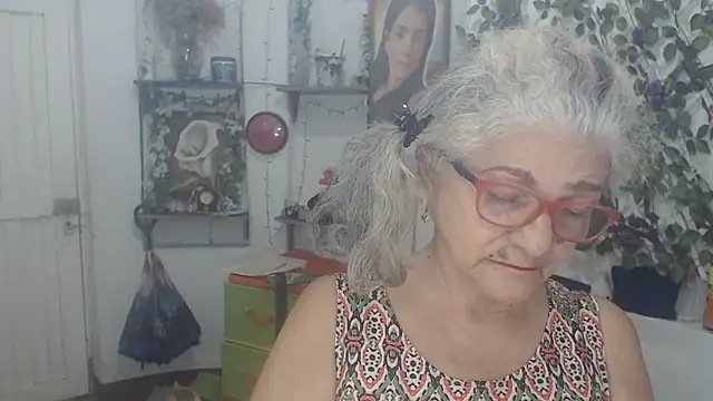 Snapshot of FunnyGrandma chatting on 4, 2, 2026 FunnyGrandma online show from 4, 2, 2026
