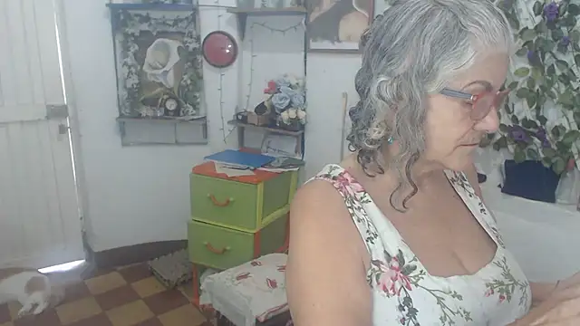 Snapshot of FunnyGrandma chatting on 5, 2, 2026 FunnyGrandma online show from 5, 2, 2026