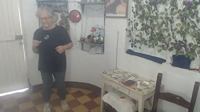 Snapshot of FunnyGrandma chatting on 7, 2, 2026 FunnyGrandma online show from 7, 2, 2026