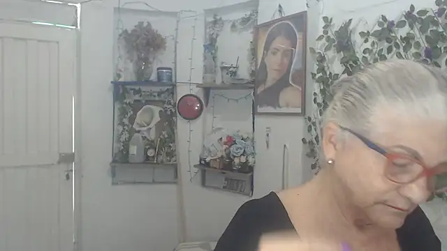 Snapshot of FunnyGrandma chatting on 25, 2, 2026 FunnyGrandma online show from 25, 2, 2026