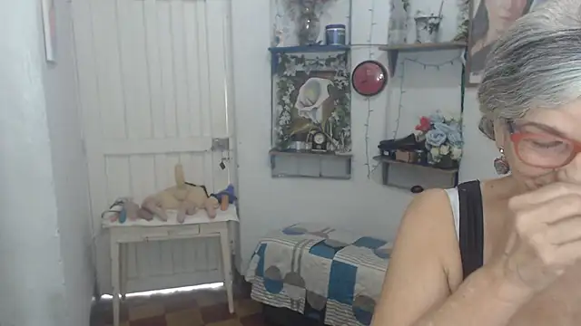 Snapshot of FunnyGrandma chatting on 5, 3, 2026 FunnyGrandma online show from 5, 3, 2026