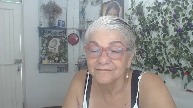 Snapshot of FunnyGrandma chatting on 24, 3, 2026 FunnyGrandma online show from 24, 3, 2026